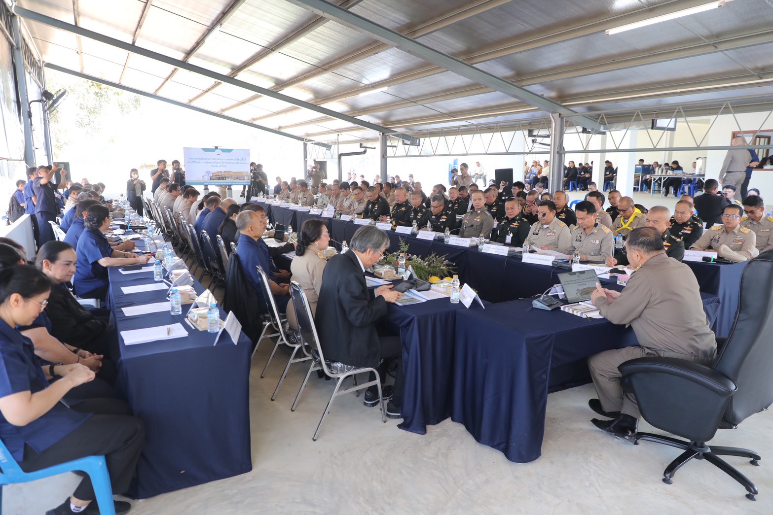 title - วันที่ 14 มกราคม 2569 ส.ป.ก. เข้าร่วมพิธีเปิดสำนักงานฯ พร้อมมอบเอกสารสิทธิ์ การใช้ประโยชน์ที่ดิน (ส.ป.ก.) และประชุมการติดตามการดำเนินงานตามแผนปฏิบัติการพัฒนาพื้นที่สถานีวิจัยการเกษตรและพัฒนาโครงการหลวงโนนดินแดง ณ จังหวัดบุรีรัมย์